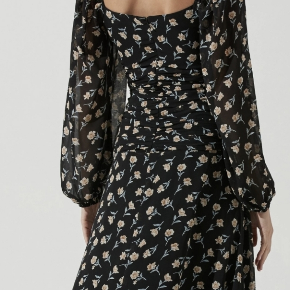 LONG SLEEVE SWEETHEART NECK FLORAL  MIDI DRESS - Picture 4 of 4